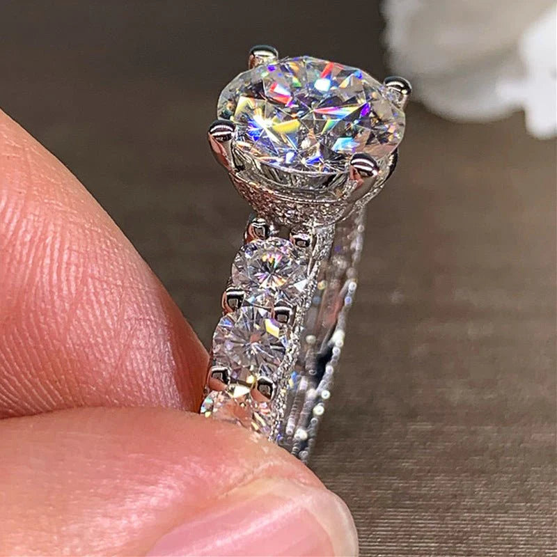 Elegant Zircon Ring with Copper Detailing for Women